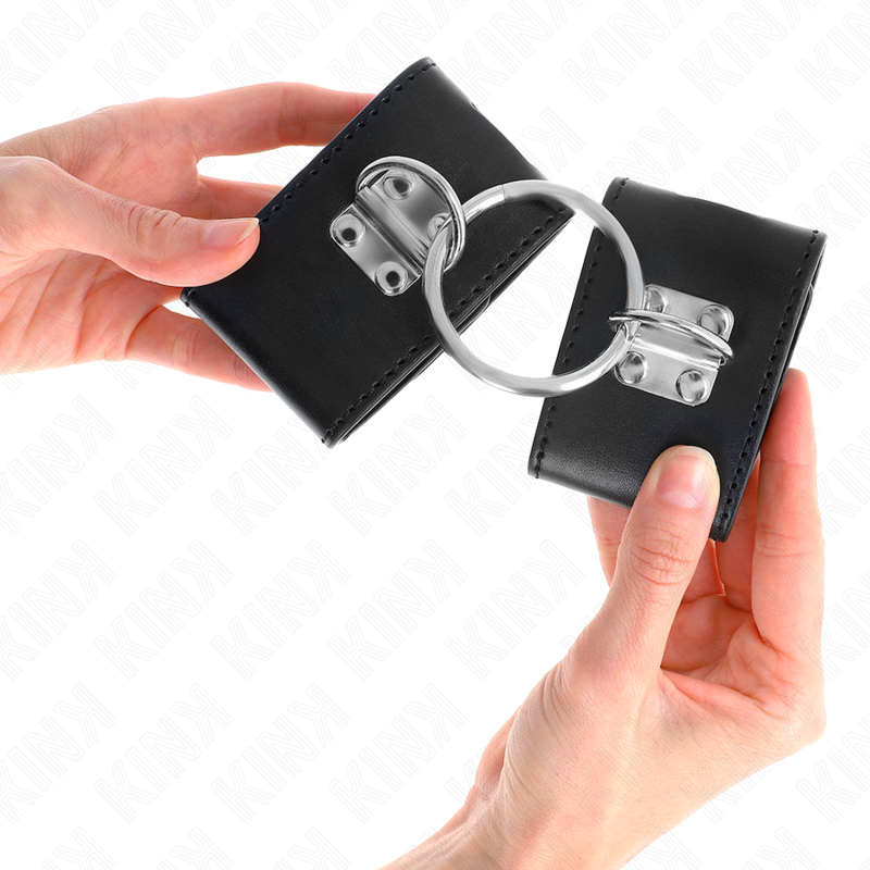 KINK - FESTE HANDGELENKFESSELN MIT RING UND VORHÄNGESCHLOSS VERSCHLUSS SCHWARZ VERSTELLBAR 16-23 CM X 5,5 CM – Bild 3